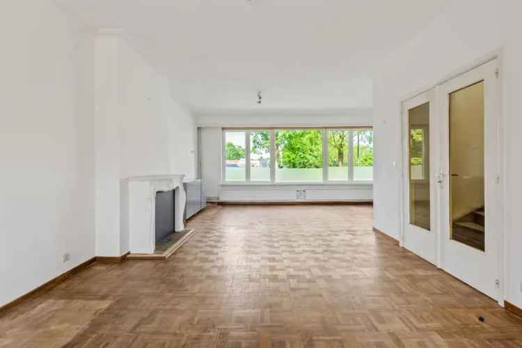 Ruime bel-étage (223m²) met 3 slaapkamers op 389m² op toplocatie!