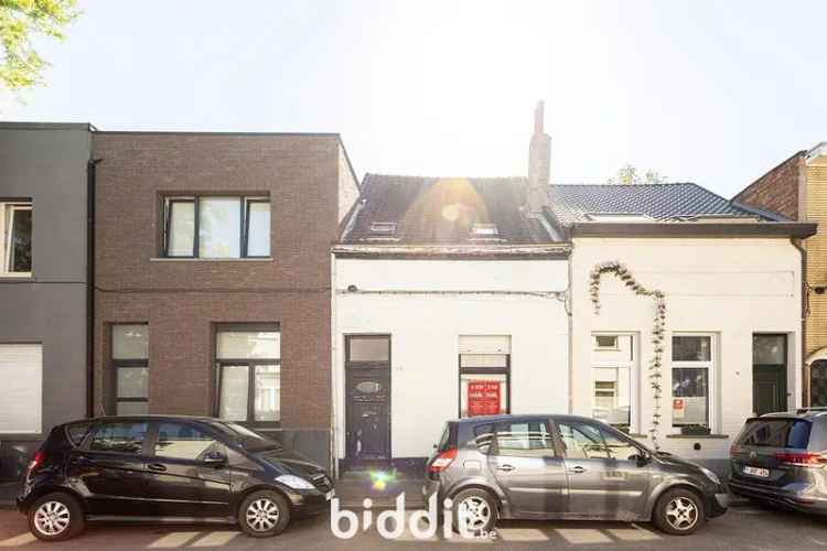 Te renoveren rijwoning 3 slaapkamers 90m²