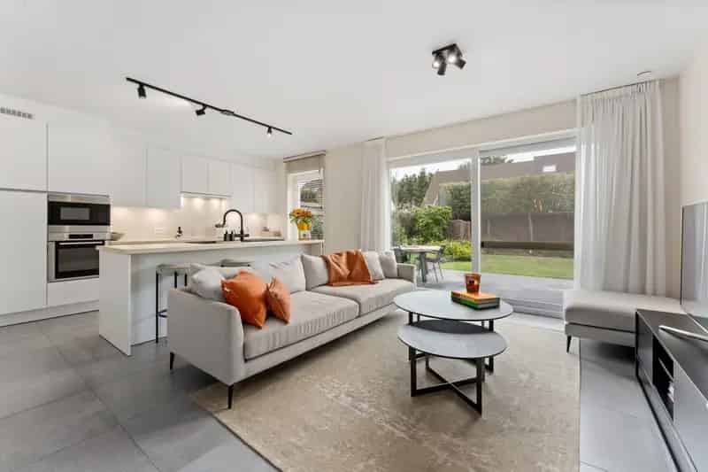 Recente 4 Slaapkamers Woning Tuin Garage Carport Rustige Locatie