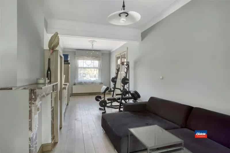 Huis te huur te Mortsel: 3 slaapkamers, tuin, recent gerenoveerd