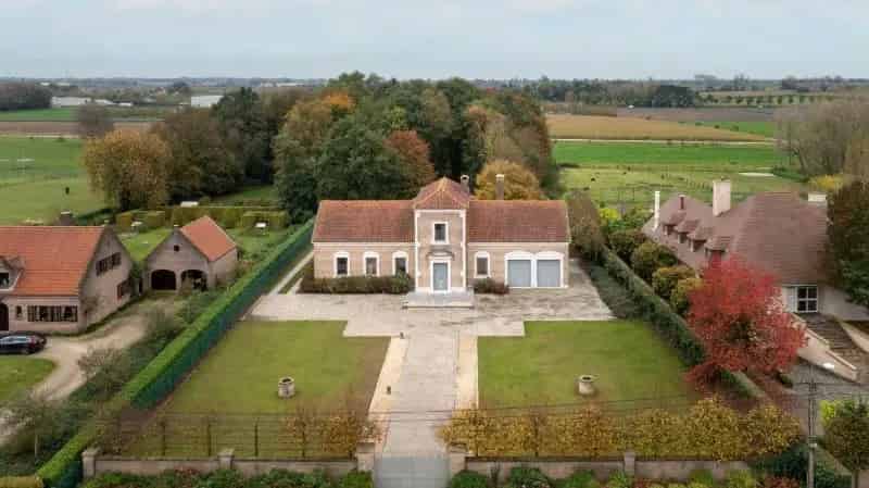 Villa te Kortemark Romeinse Stijl 5 Slaapkamers 2 Badkamers