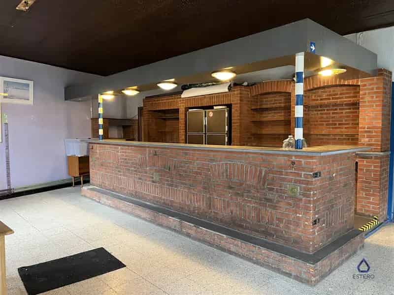 Commerciële Ruimte Met Appartement: Wonen en Werken