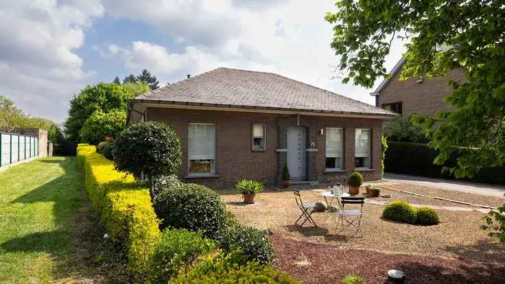 Huis Te Koop: Grote Tuin Open Bebouwing 3 slaapkamers