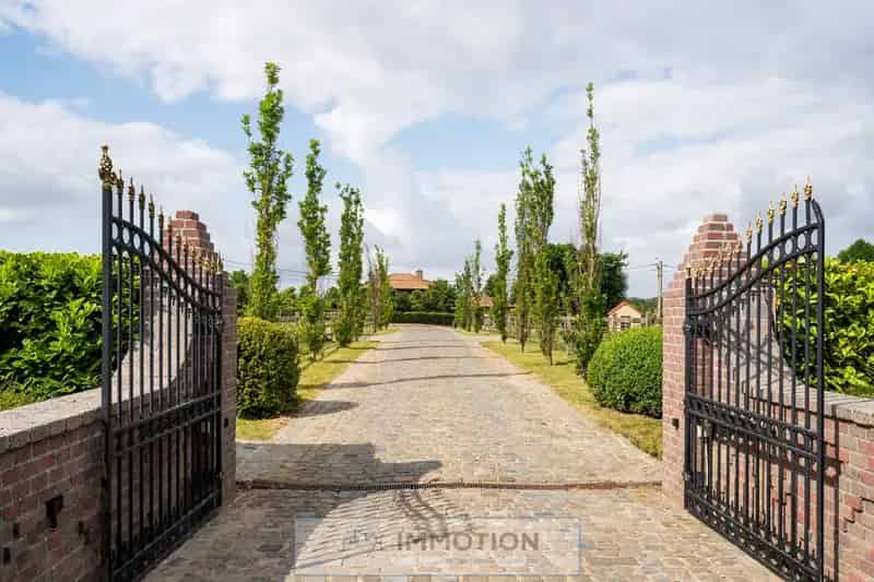 Landelijke Villa met Paardenstoeterij te Koop