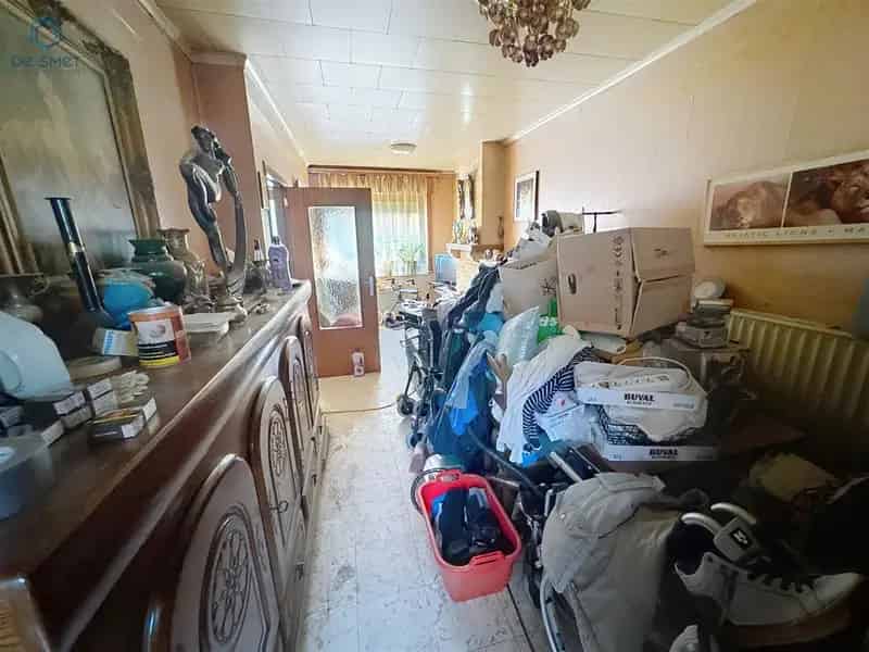 TOTAAL TE RENOVEREN WONING MET 2 SLP EN KLEIN TERRAS