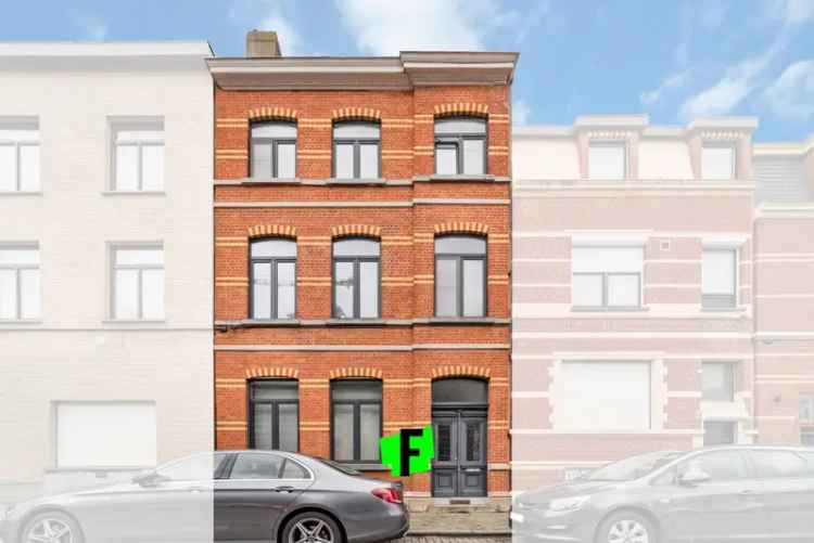 Huis te huur Oostende Centrum: Ruime Herenwoning 5 slaapkamers