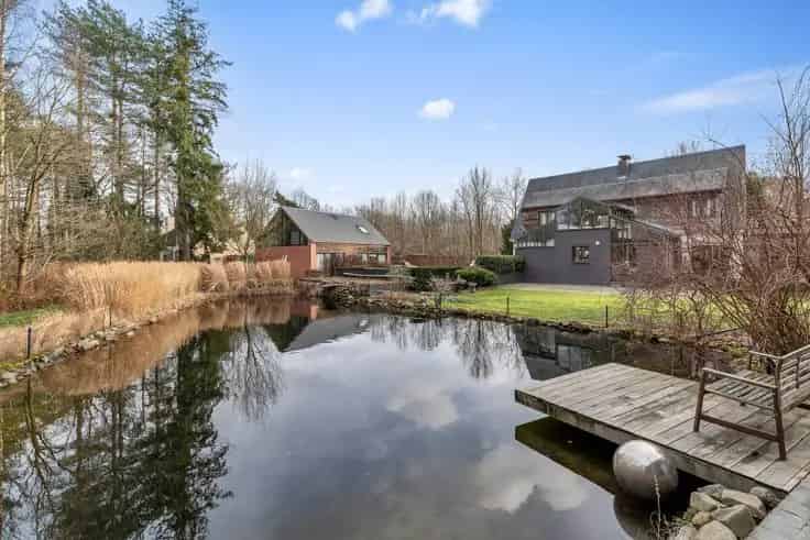 Luxe Villa met Bijgebouw te Koop