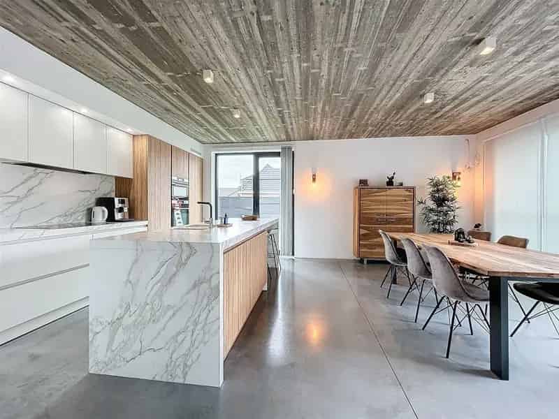 Energiezuinige Open Bebouwing 3 Slaapkamers Garage 575m²