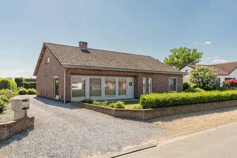 Gelijkvloerse 3 SLK woning op een mooi onderhoudsvriendelijk perceel