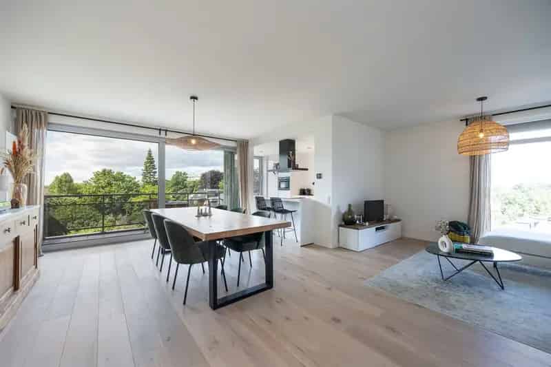 Instapklaar hoekappartement nabij Rooi