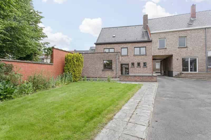 Huis te koop Meulebeke: 5 slaapkamers, ruime zolder en tuin