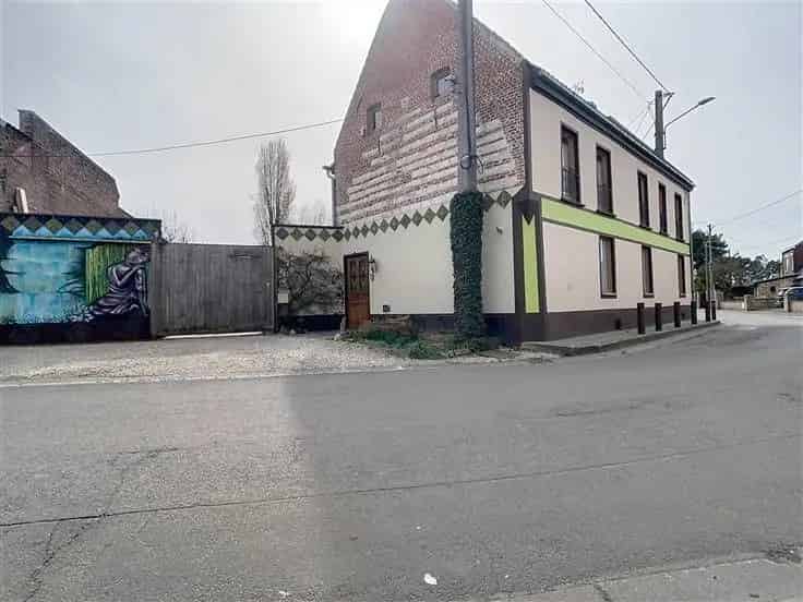 Ruime 4-gevelwoning te Néchin