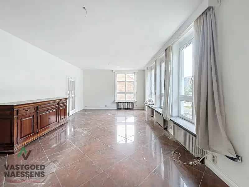 Hoekwoning 5 Slaapkamers Loods Garage Terras Mariakerke