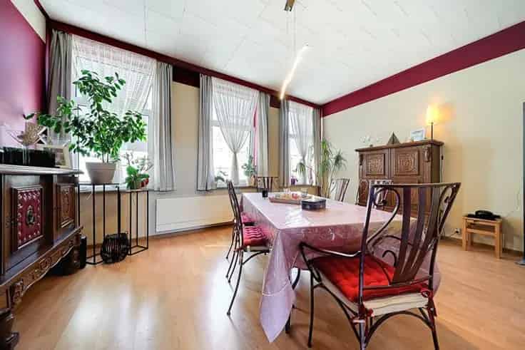 Huis Te Koop 3 Slaapkamers Binnenplaats Nabij Tram En Winkels