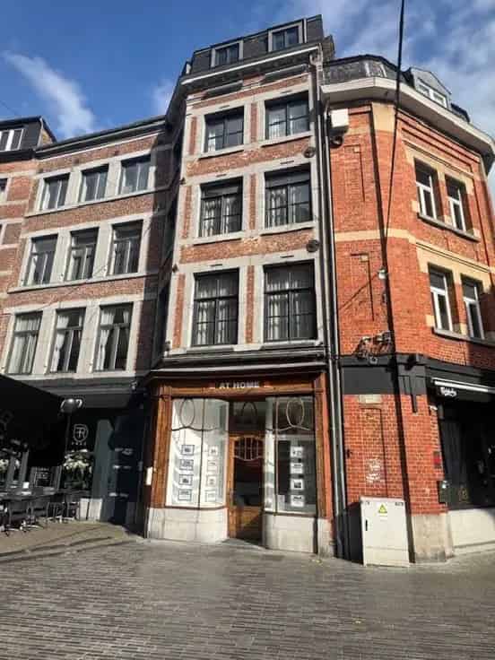 Huis Te Koop met Leien Dak en Dubbele Beglazing