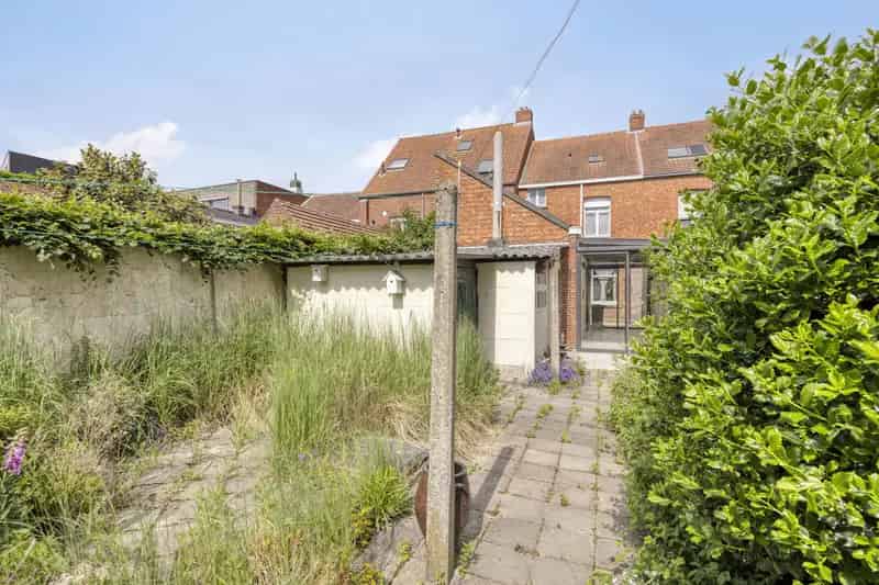 Gezinswoning te Arendonk - 3 slaapkamers - Op te frissen