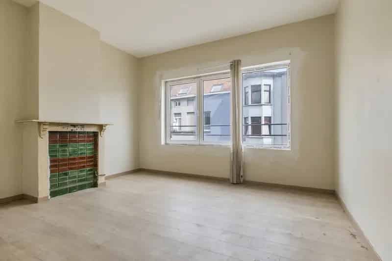 Huis te koop: Ruime renovatiewoning met 4 slaapkamers