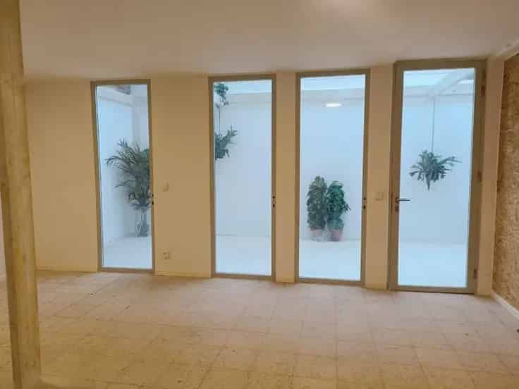 Appartementenblok Te Koop Molenbeek: Investeringspand 3600m²