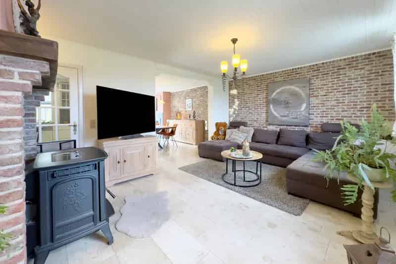 Huis te koop: Stijlvolle woning met tuin, garage en nabij Kravaalbos
