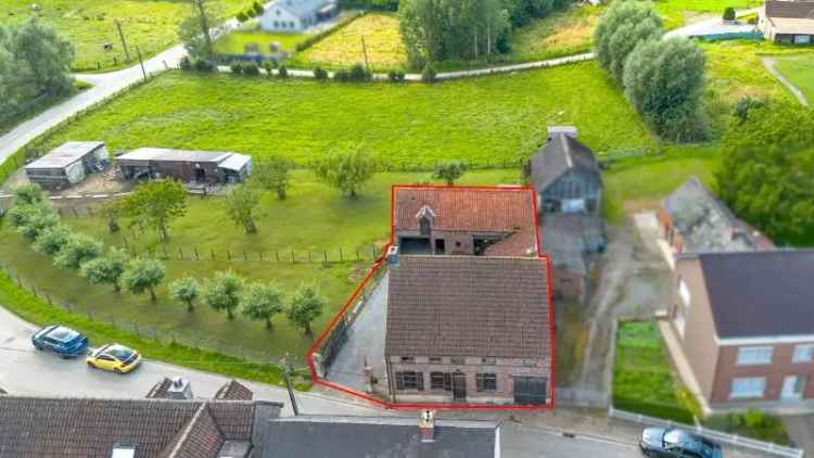 Te renoveren fermette met 3 slaapkamers in rustige en groene omgeving.