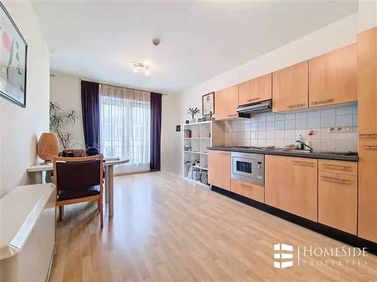 Serviceflat Ukkel 35m²  Nabij Winkels en Transport