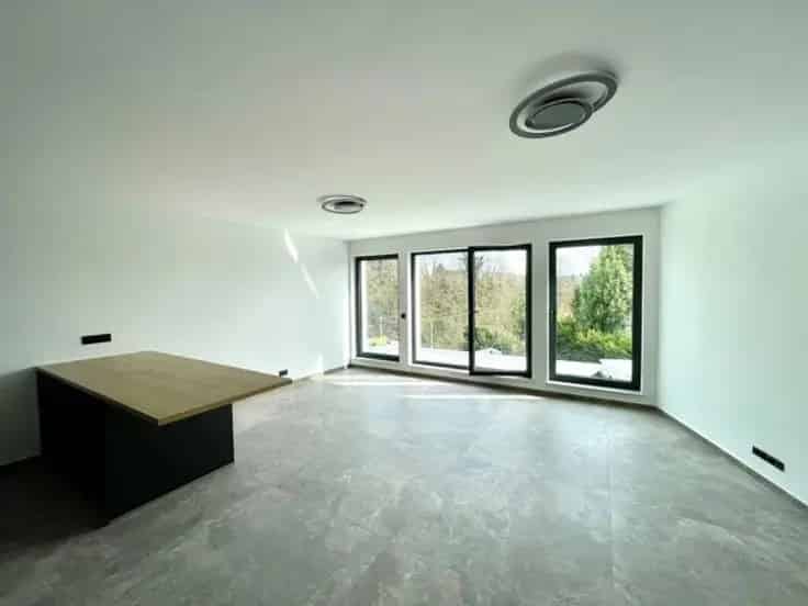 Appartement Te Koop Ukkel Nabij School en Winkels