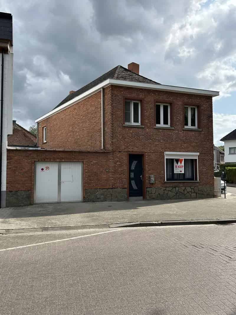 Ruime Hoekwoning te Aalst met Veel Mogelijkheden