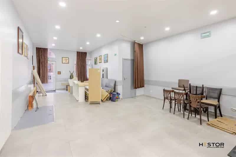 Handelsrruimte met Duplex Appartement Sint-Niklaas