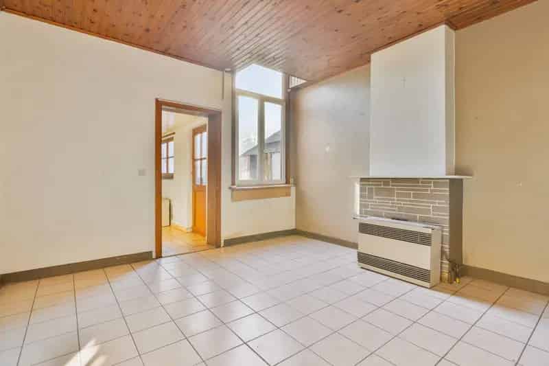 Huis te koop in Hamme: Renovatieproject met veel ruimte