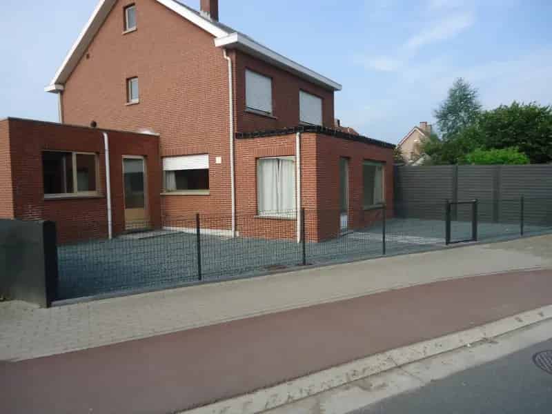 Huis te Huur Leest Ruime Woning Garage Nabij Scholen