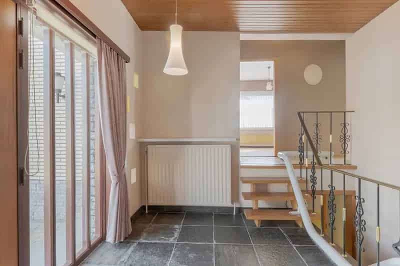 Huis te koop: Te renoveren woning met groen uitzicht en garage