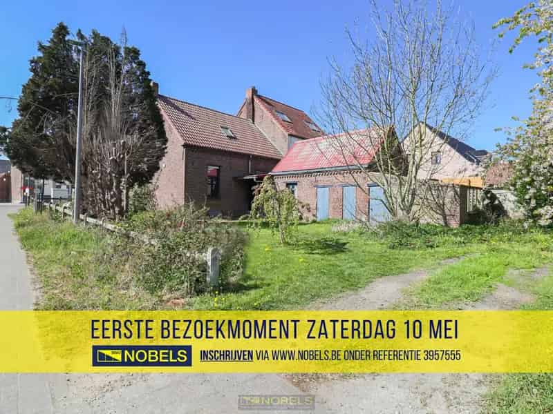 Halfopen Hoekwoning te Ouwegem met Tuin - Te renoveren