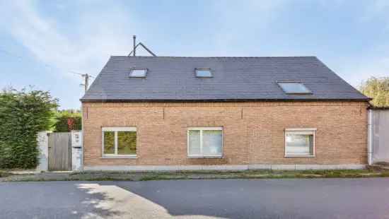 Gezellige woning met twee garages nabij de vaart