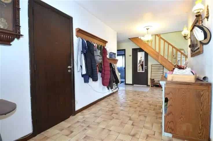 Huis te koop Emerton-sur-Biert: Gezinsvilla met 3 slaapkamers
