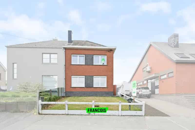 Statige Halfopen Bebouwing te Sint Maria Oudenhove