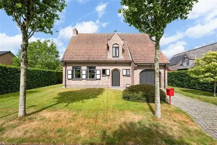 Huis Te Koop 3 Slaapkamers Grote Tuin Residentieel
