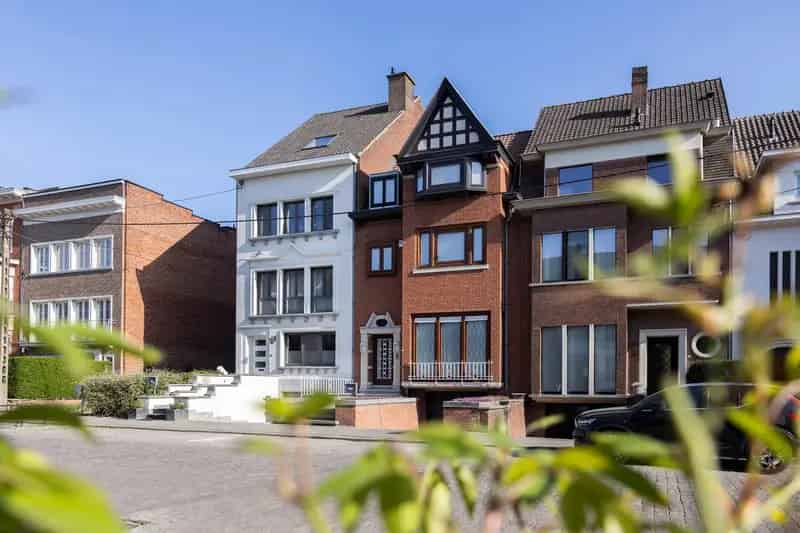 Huis te Koop Kortrijk Ruime Stadswoning Tuin Garage
