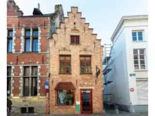 Kantoor te Koop Brugge - Authentiek Pand met Moderne Ruimte