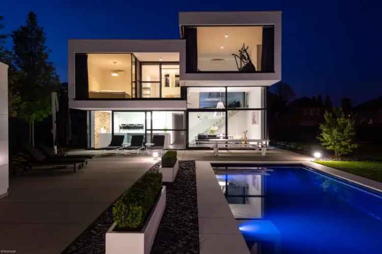 Luxe Villa met Zwembad en Bouwgrond te Genenbos