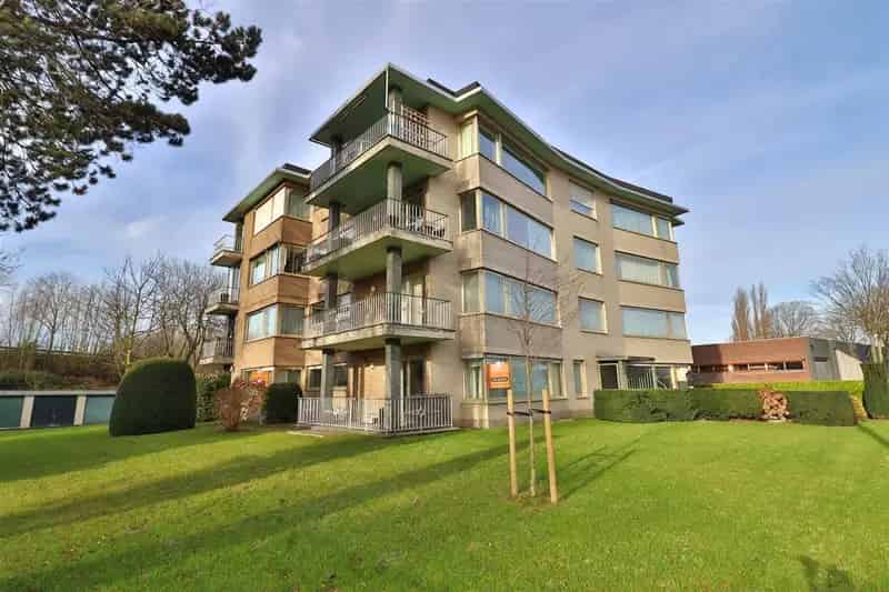Appartement te koop: Instapklaar appartement met terras en garage