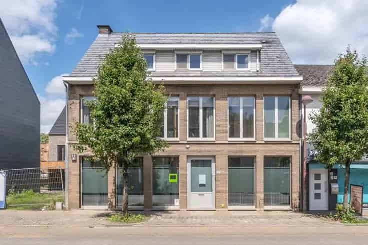 Huis Te Koop Kantoor met Duplex Appartement