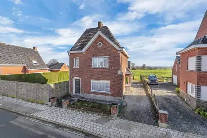 Huis te koop Aarsele: 2 slaapkamers, te renoveren