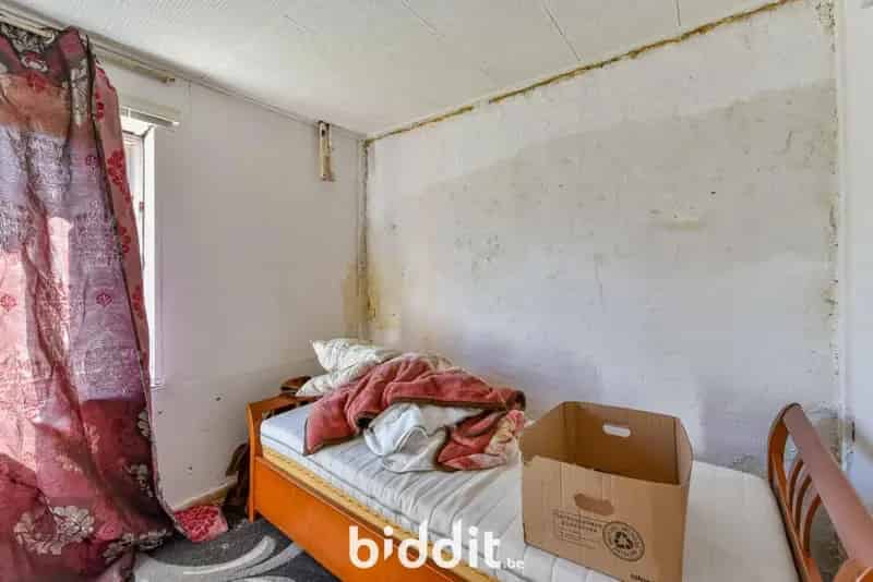 TE RENOVEREN WONING Nabij Station en Winkels