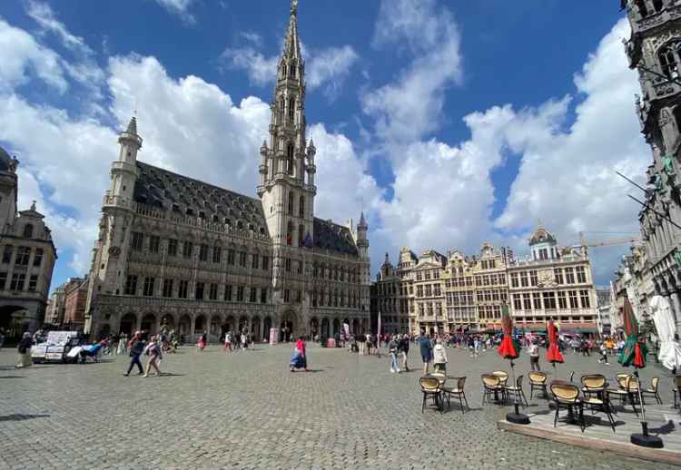 Verkoop bureau en appartement in St-Katelijne met dakterras