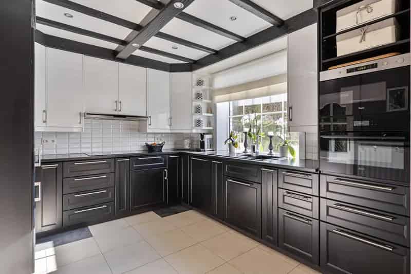 Instapklare Driegevelwoning Beersel - 3 Badkamers 3 Keukens