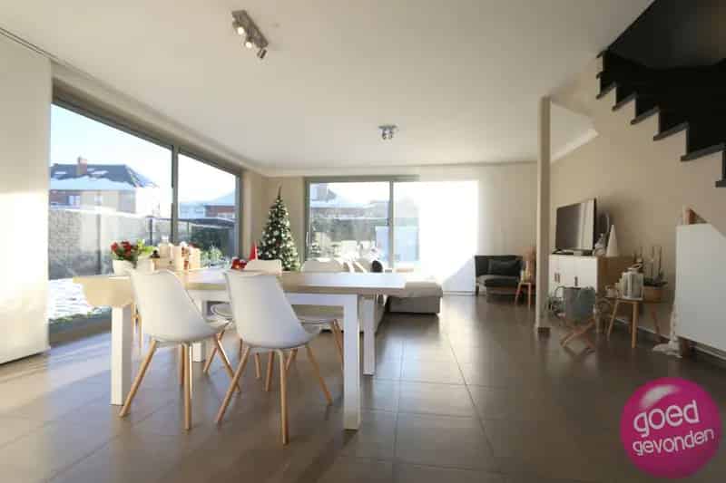 Moderne Woning 3 Slaapkamers Tuin Terras Carport