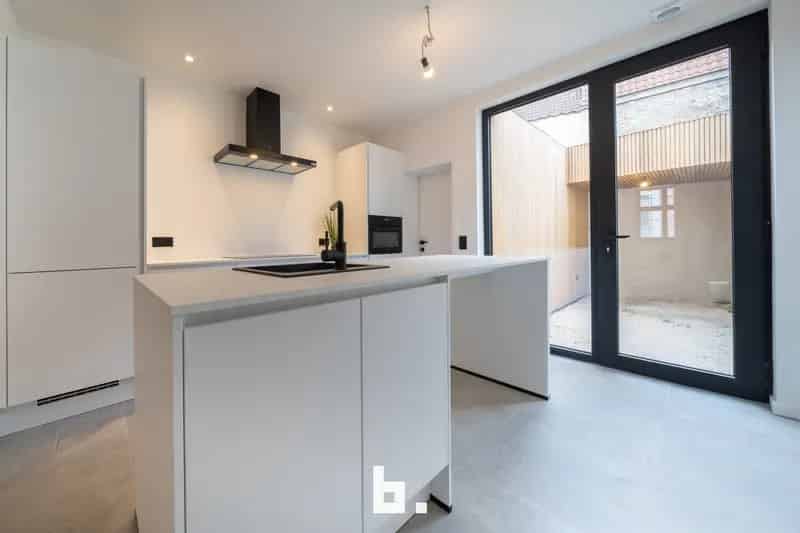 Gerenoveerde Rijwoning te Brugge - 3 slaapkamers - Instapklaar