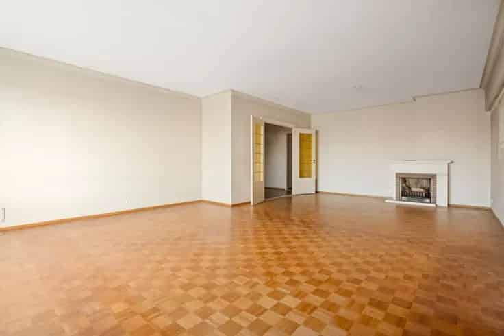 Antwerpen Centrum: 3 Slaapkamer Appartement Te Renoveren