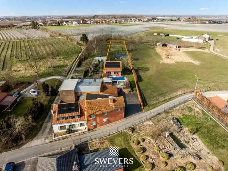 Huis te koop Nieuwerkerken: Ruime gezinswoning met zwembad