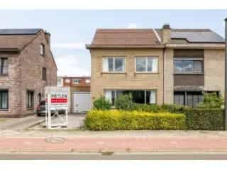 Huis te koop Ekeren Ruime woning met garage en zolder